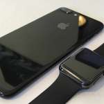 iPhone 7 gitzwart versus Apple Watch Space Black feat