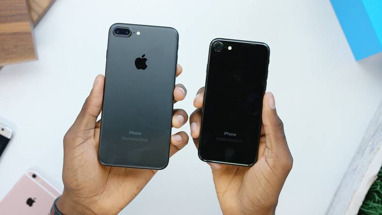 iPhone 7 gitzwart zwart uitpakken