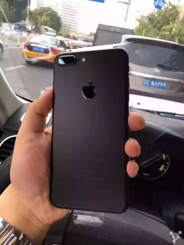 unboxing dell'iPhone 7 Jet Black 4
