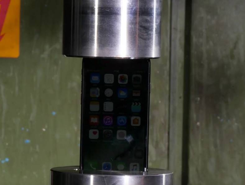 iPhone 7 hydraulische Presse