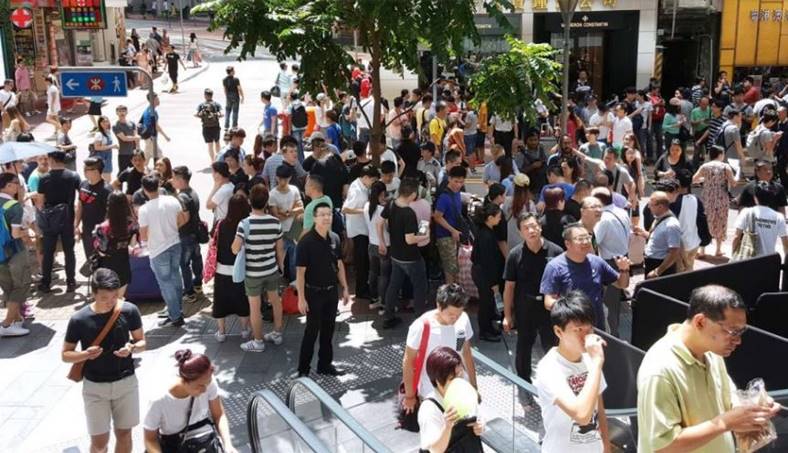 iphone queue hong kong