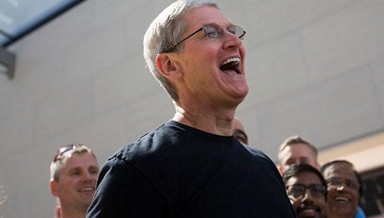 Tim Cook sælger Apple-aktier