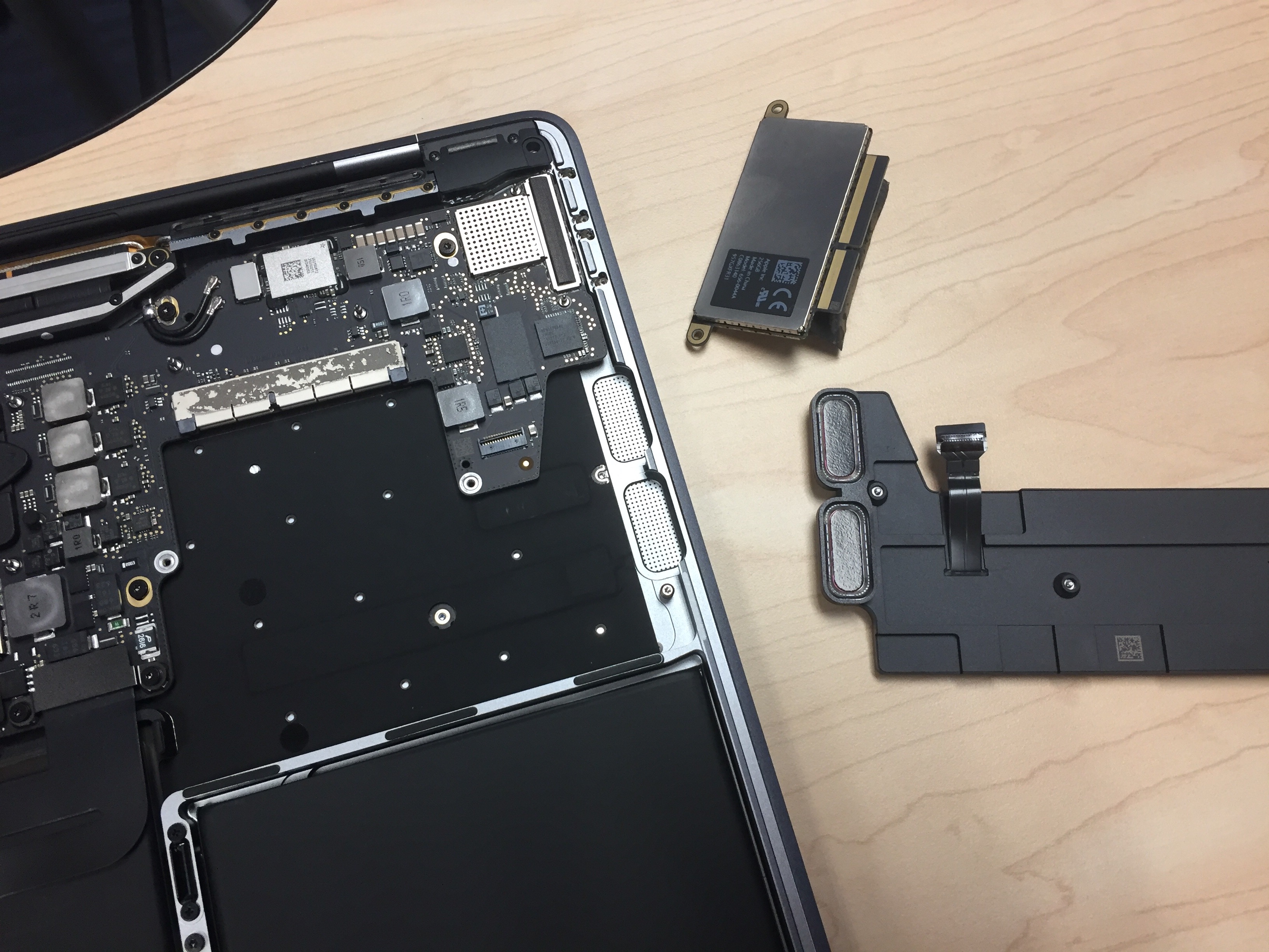 macbook pro 2016 disassembled