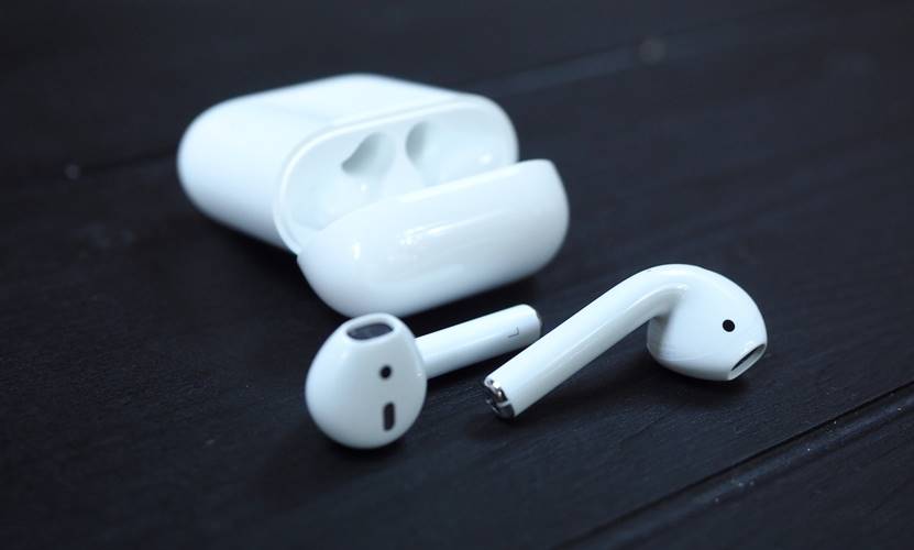 tim-cook-airpods