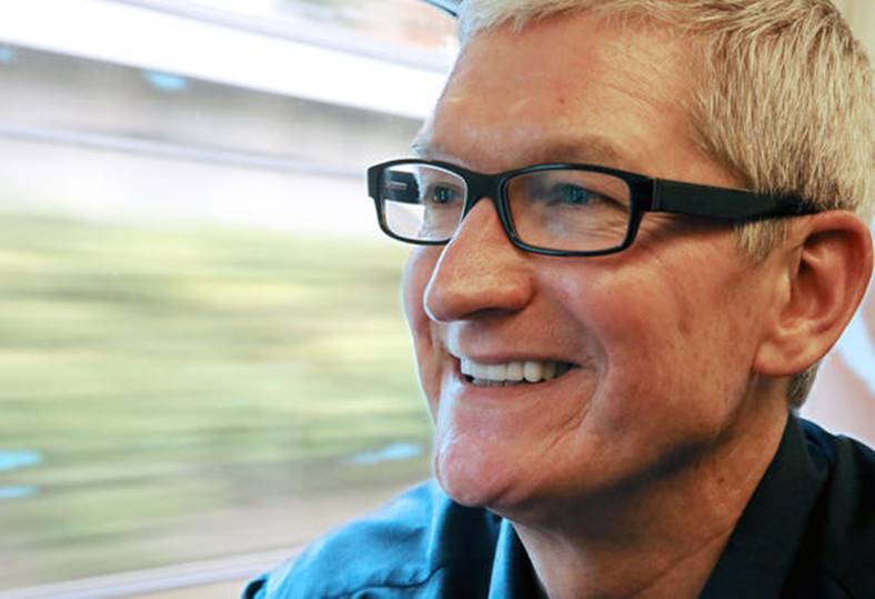 tim-cook-sprzedaż-akcji-jabłek