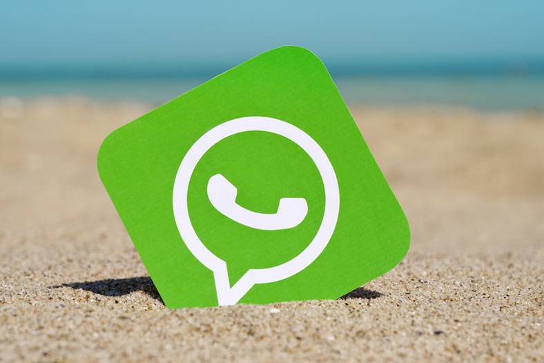 Wiadomości WhatsApp przechwycone na Facebooku