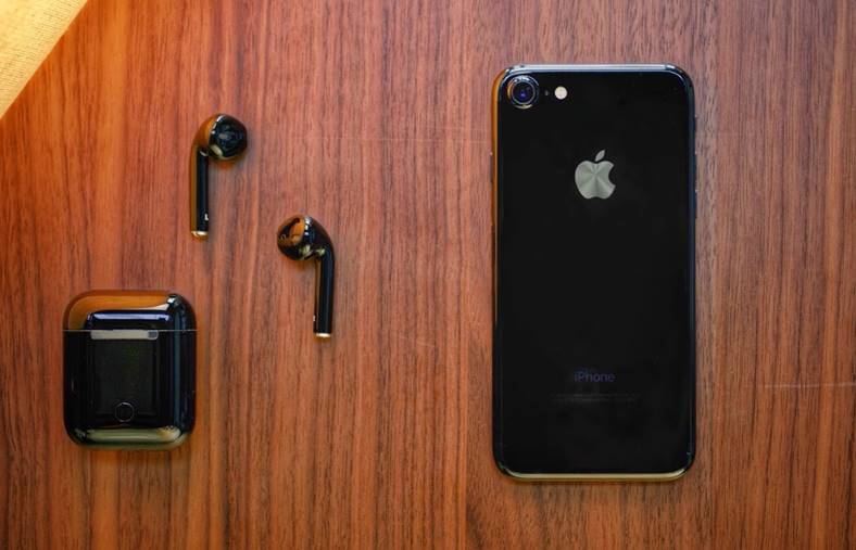 airpods jet black