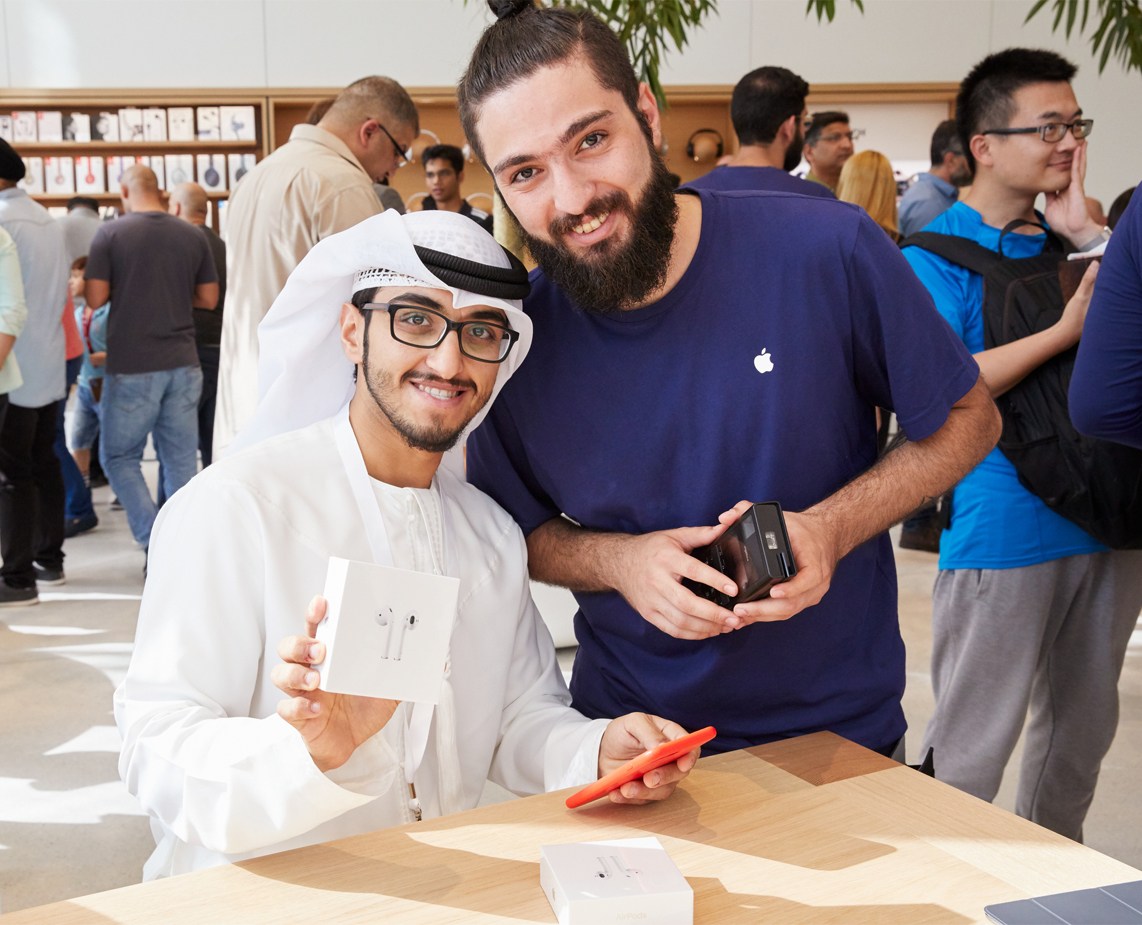 apple store dubai mall 1