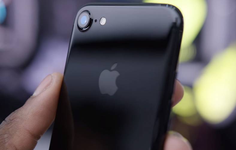 iPhone 7 obudowa porażenia prądem