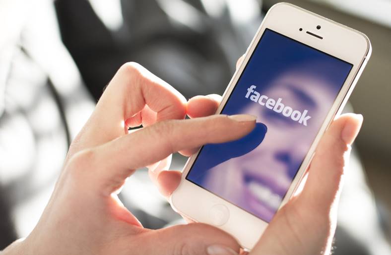 Facebook vole des photos de profil