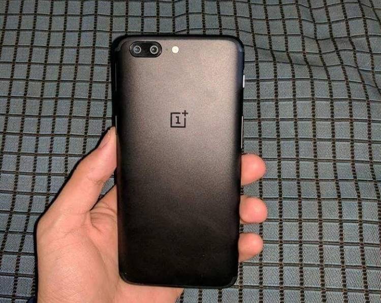 OnePlus 5 unboxing images