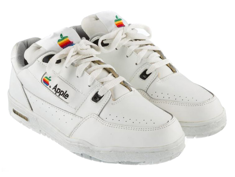 Asta di sneakers Apple