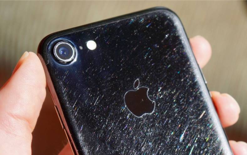 iPhone 7 jet black badly used case