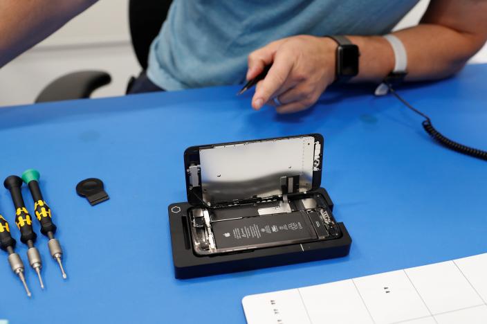 masina reparare ecran iPhone 4