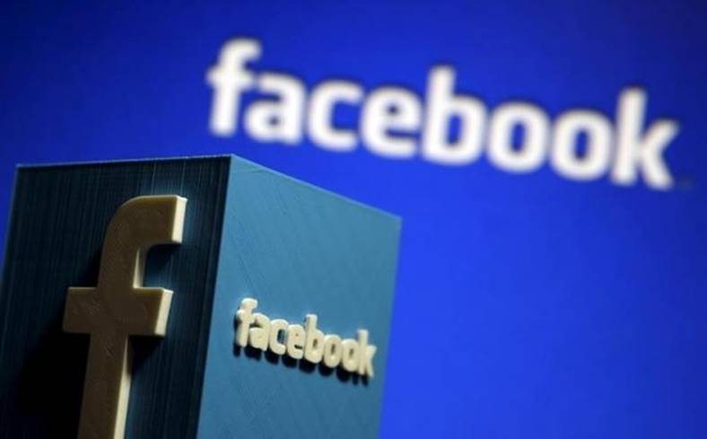 Messaggio di attenzione di Facebook account violato