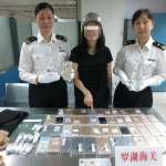 femeie contrabanda iPhone China