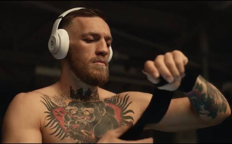 Conor McGregor Castile pokonuje reklamy