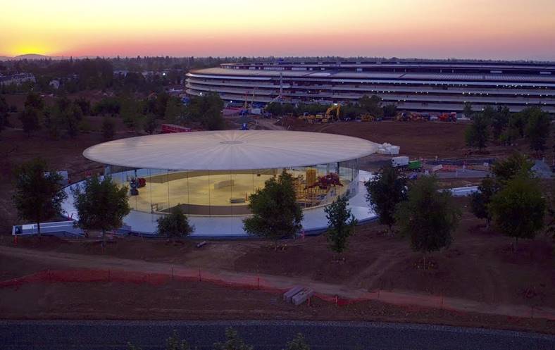 niesamowity film o wnętrzu Apple Park