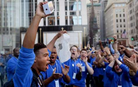 iPhone 8 fani plati pret