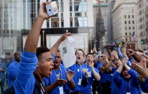 Les fans de l'iPhone 8 en paient le prix