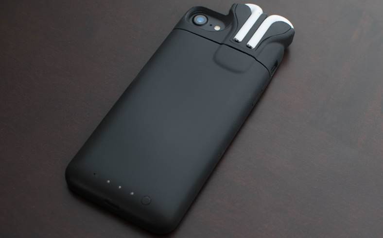 La funda para iPhone 7 carga los AirPods