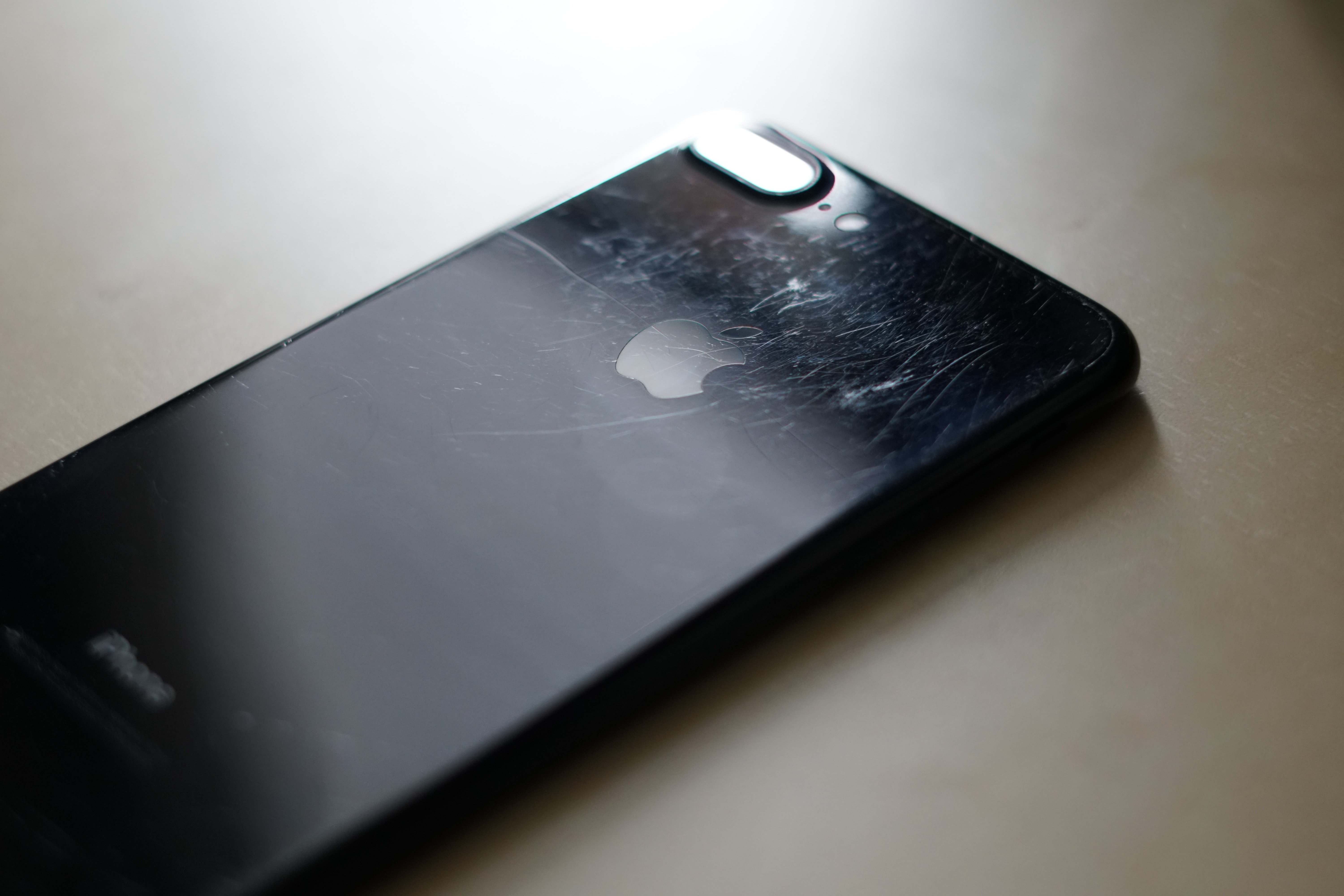 iPhone 7 Jet Black Ser ut 1 år använd 1