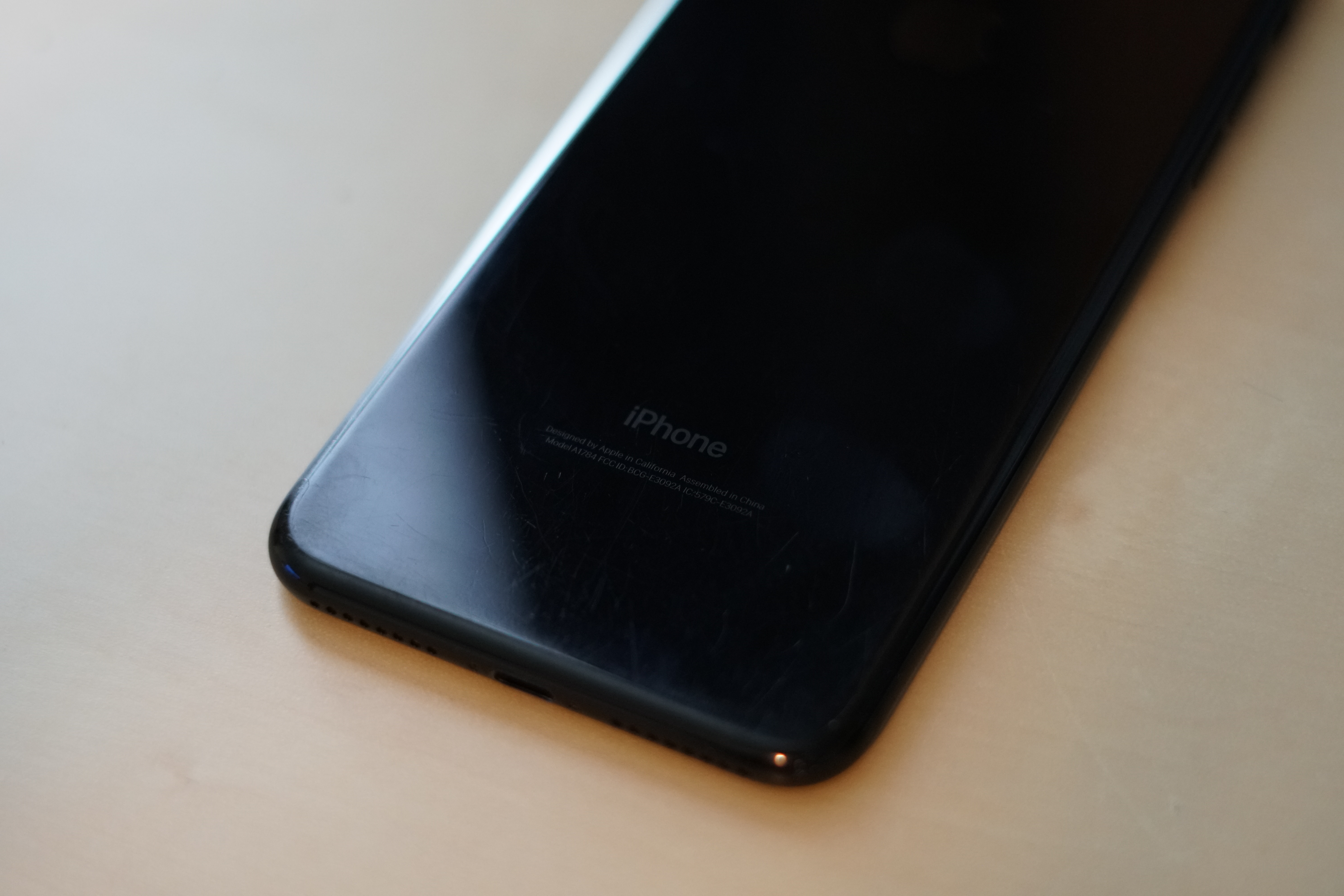 iPhone 7 Jet Black Ser ut 1 år använd 2