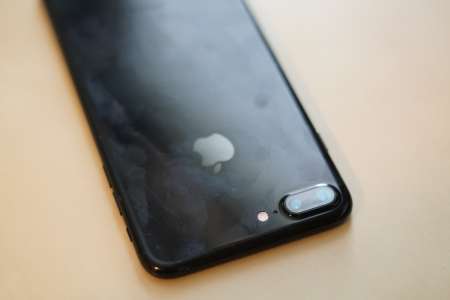 iPhone 7 Jet Black Ser ut 1 år använd 4