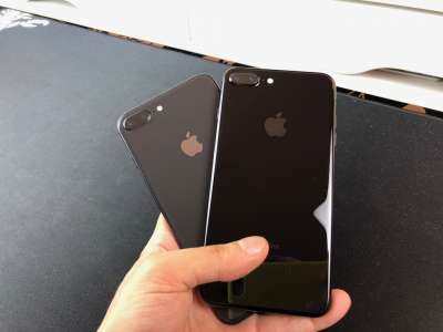 iPhone 8 w kosmicznej szarości, kruczoczarny 3