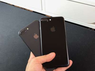 iPhone 8 avaruusharmaa jet black