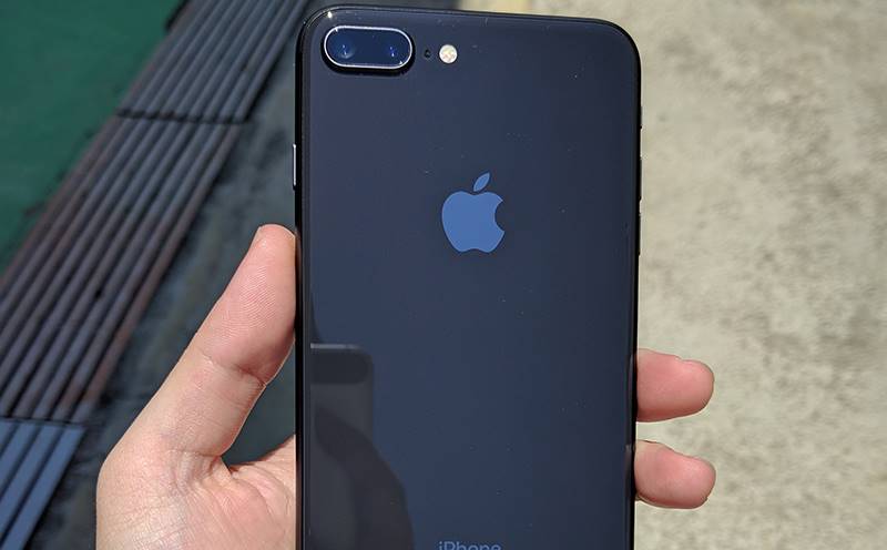 Op iPhone 8 staat 'Telefoonklanten'