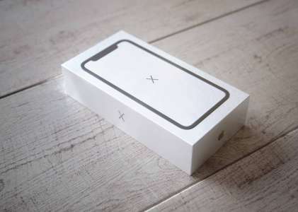 iPhone X unboxing 3D 1