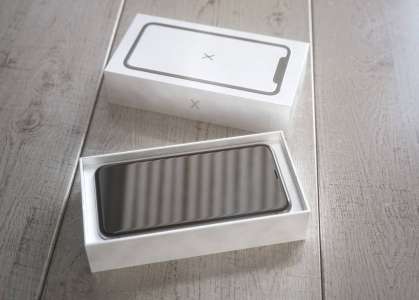 iPhone X unboxing 3D 4