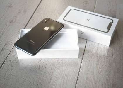iPhone X unboxing 3D 6