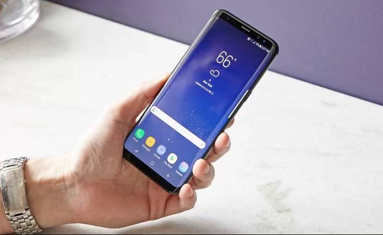 Samsung Galaxy S9 iPhone X1