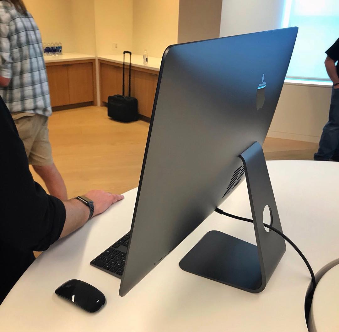 Immagini dell'iMac Pro 6