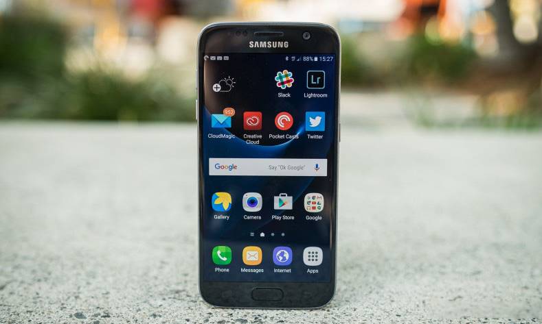 eMAG biedt Galaxy S7 iPhone X aan