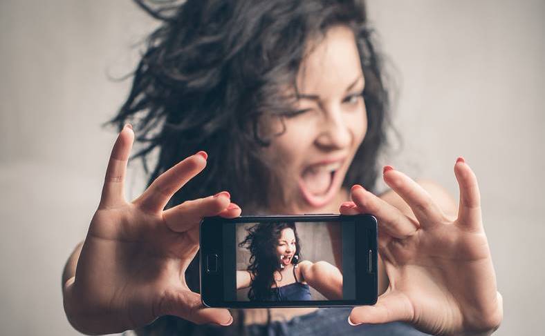 le selfie est la vraie maladie