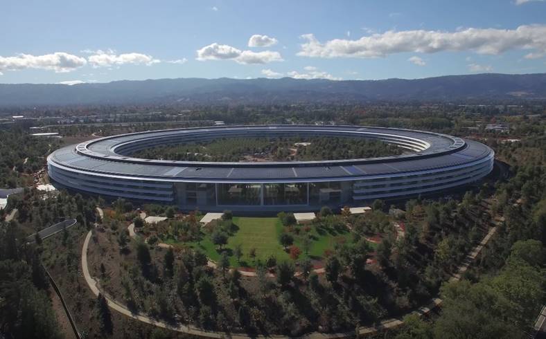 Pracownicy ofiar Apple Park