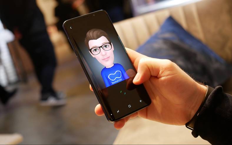 Le Samsung Galaxy S9 a un iPhone X animoji