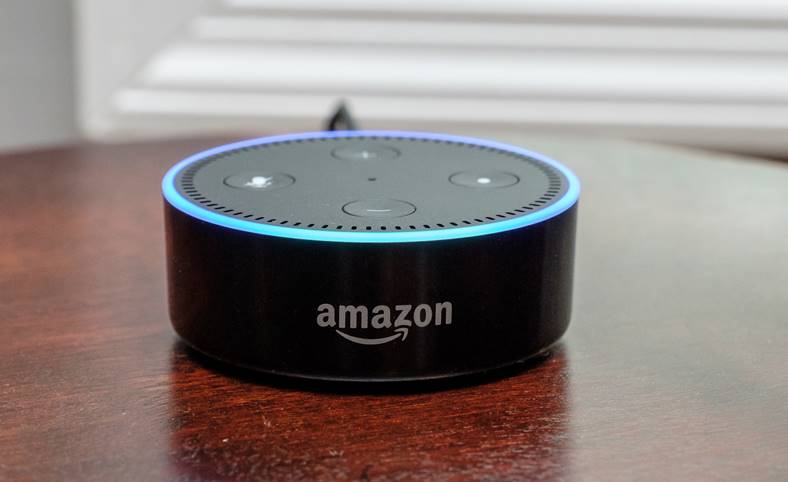 alexa śmieje się z głośnika amazon