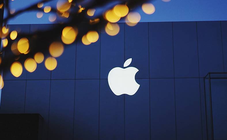 Apple annuncia i clienti