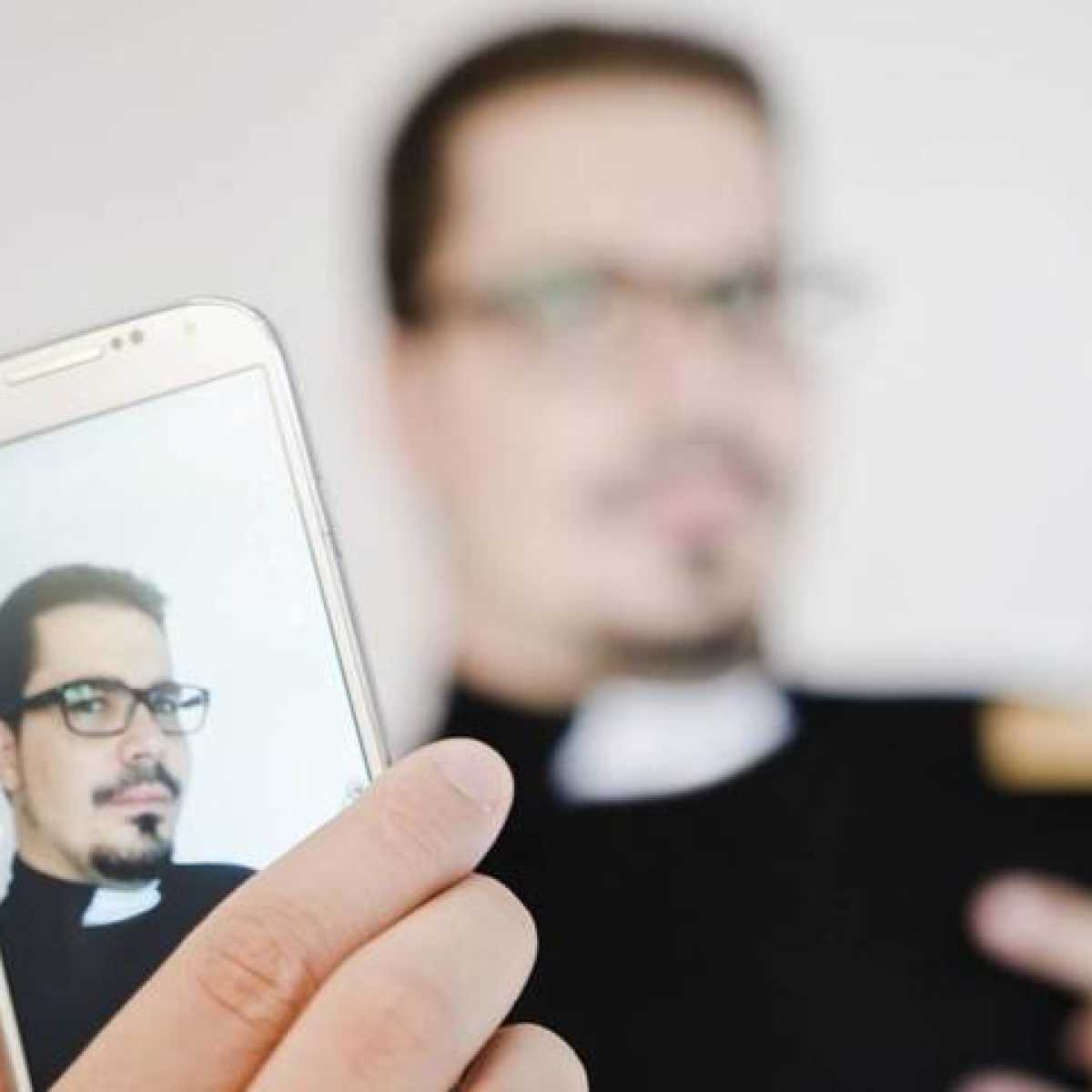 Exorcizarea Prin Telefon Aduce Preotii In Era Digitala Idevice Ro