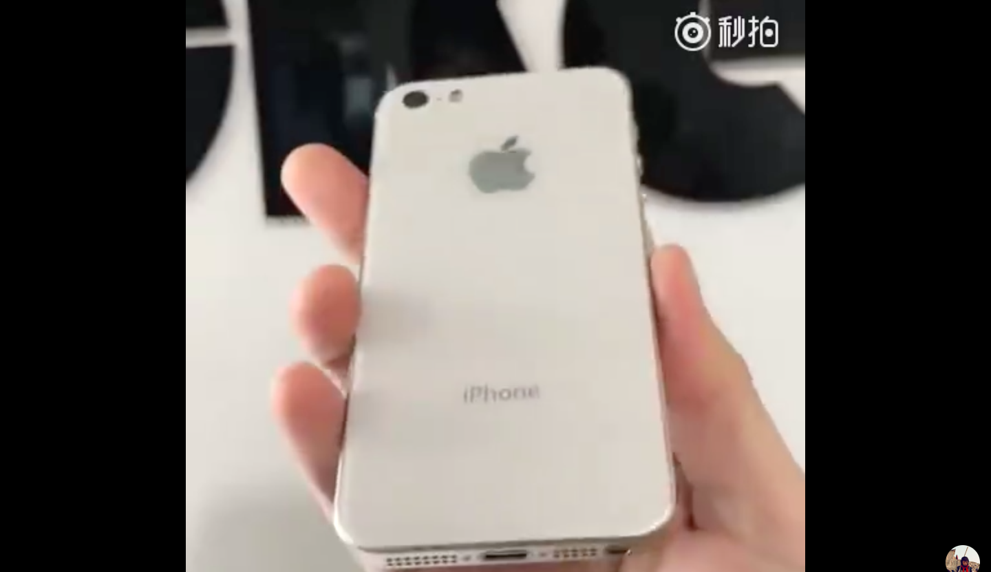 Immagine dell'unità reale dell'iPhone SE 2 3