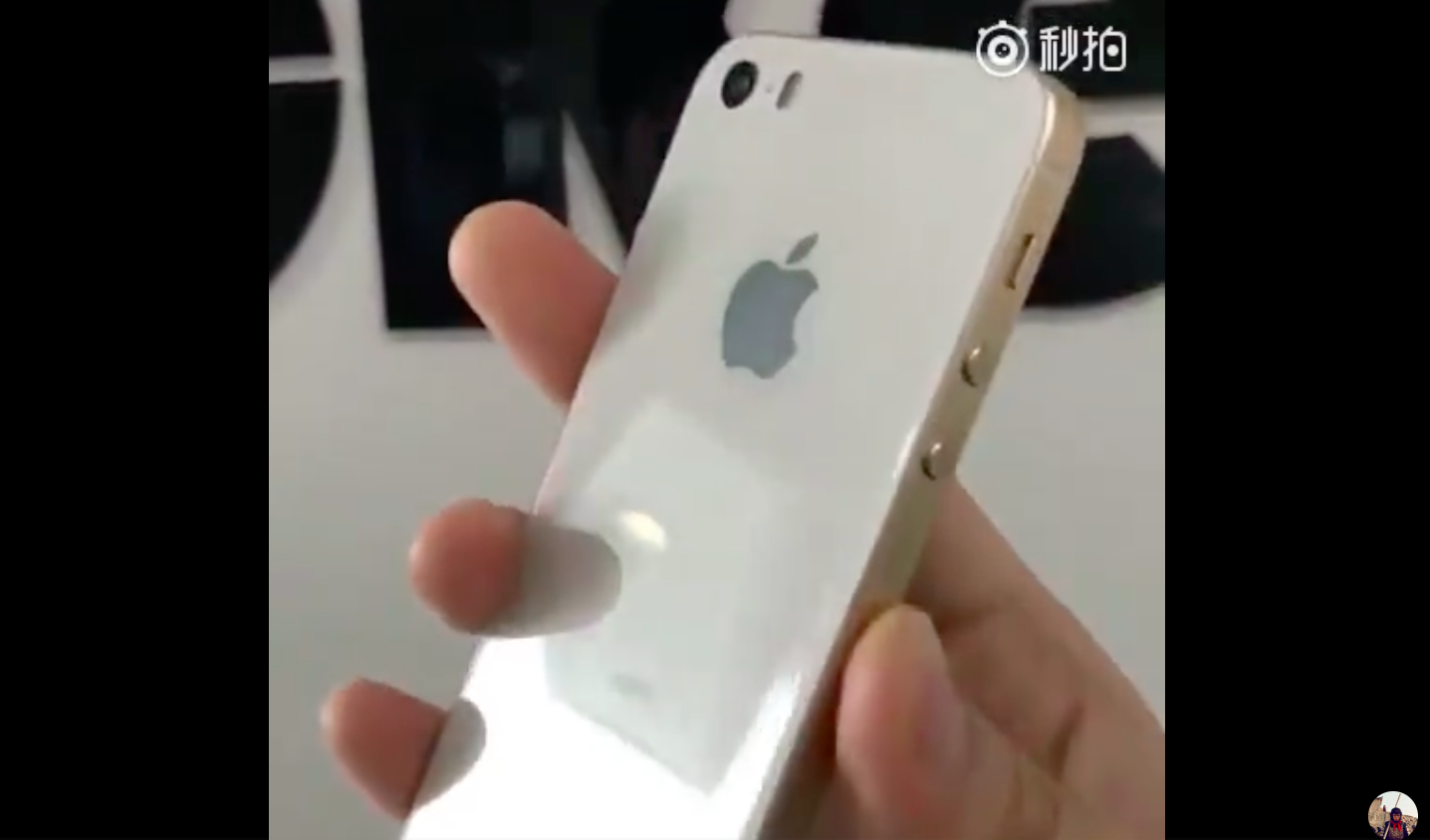 Immagine dell'unità reale dell'iPhone SE 2 4