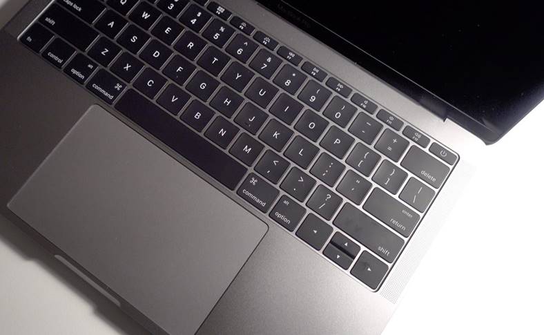 Apple behandler KÆMPE dårlig MacBook