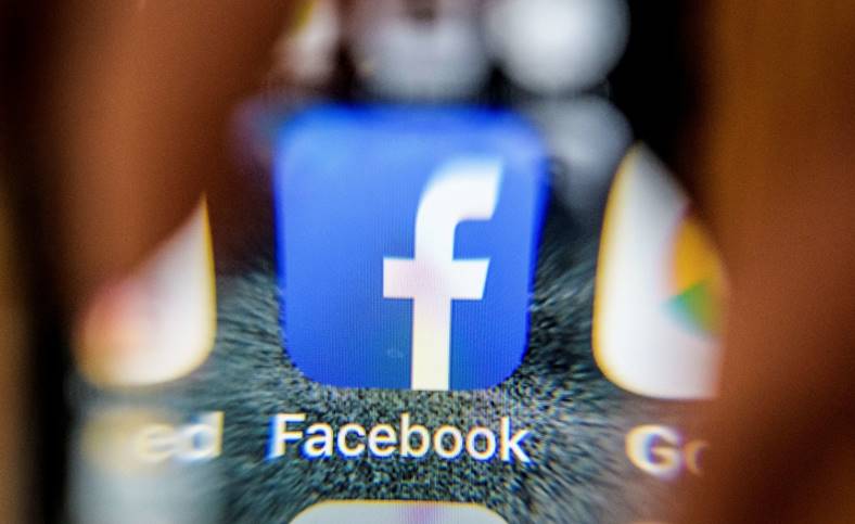 Facebook angriber halvdelen af ​​Tinder