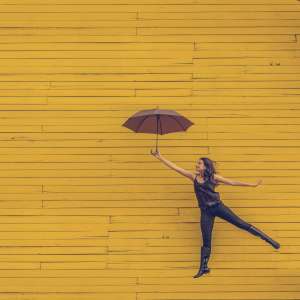 girl_umbrella_wall_123563_2780x2780 | iDevice.ro