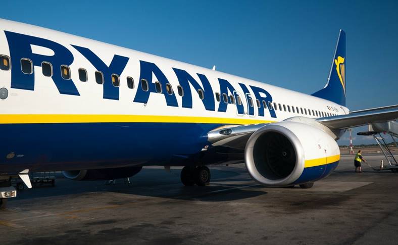 Avion Ryanair EVACUAT Pasageri PANICATI Smartphone FLACARI