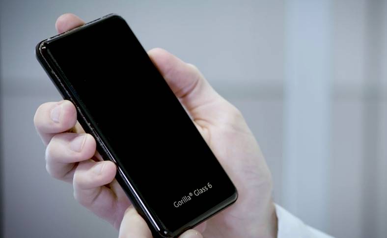 Gorilla Glass 6 DEN FÖRSTA SKYDDADE telefonen